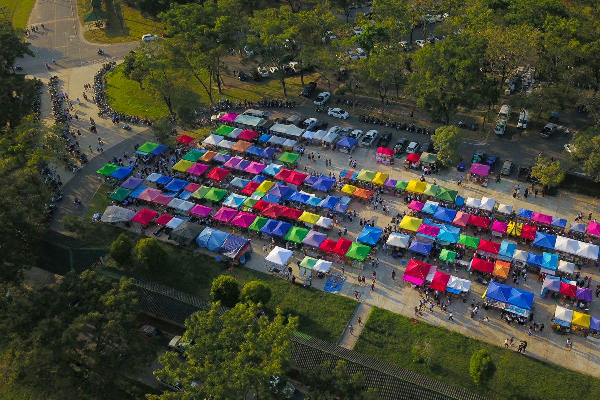 ตลาดจันทร์ประดู่