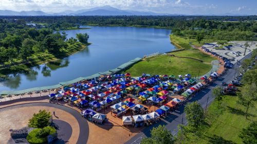 ตลาดพฤหัสหรรษา Bota Green Market