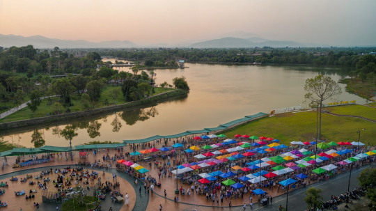 ตลาดพฤหัสหรรษา bota market